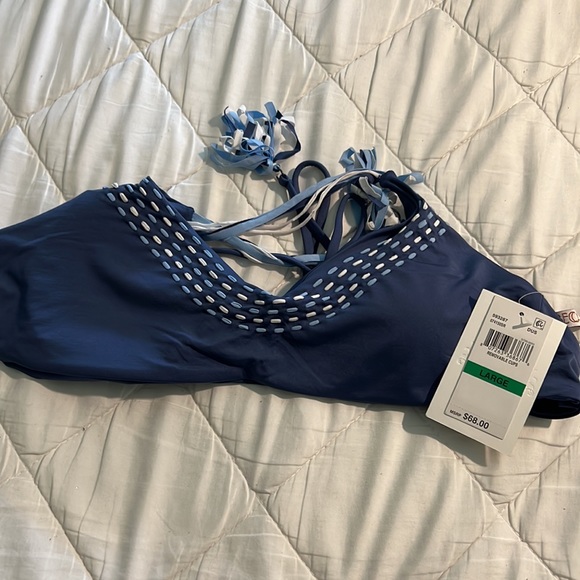 Bikini - Picture 3 of 6